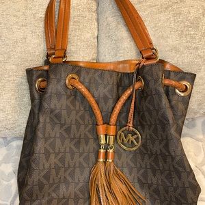 Michael kors marina drawstring tassel shoulder bag